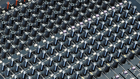 Sezione equalizzazione di un grosso banco mixer